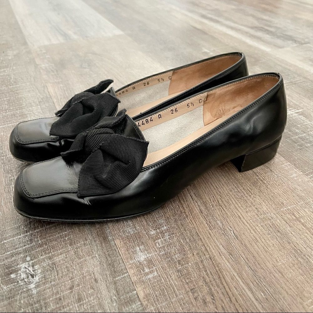 SALVATORE FERRAGAMO tuxedo bow flats. - Picture 5 of 7
